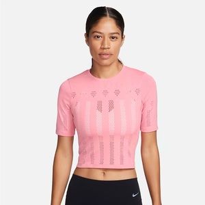 NWT NIKE YOGA CROPPED T SHIRT